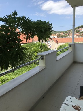 Pogled prema luci i centru grada